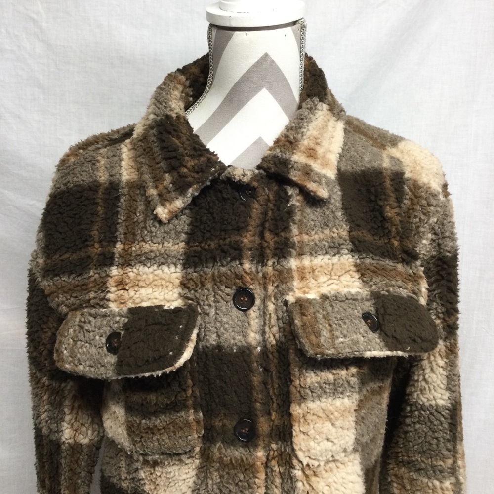 Almost Famous Womens Plaid Sherpa Shacket Button-Up Jacket in Brown & Cream Sz M - Picture 3 of 11